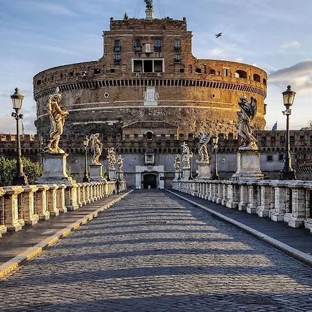 Saint Peter Welcoming * روما