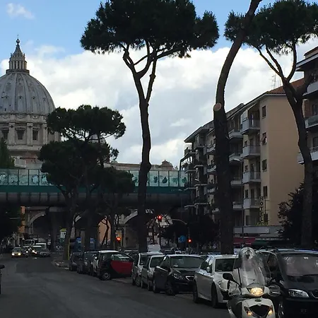 Saint Peter Welcoming روما